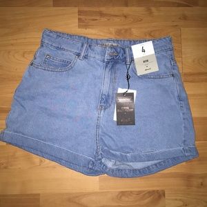 *NEW & NEVER WORN* High Waisted Mom Jean Short